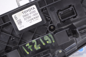 Управление климат-контролем Toyota Prius V 12-17 сломано крепление