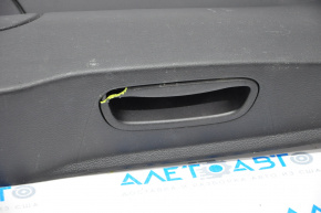 Обшивка двери багажника Jeep Cherokee KL 14-18 черная, затерта, сломана ручка
