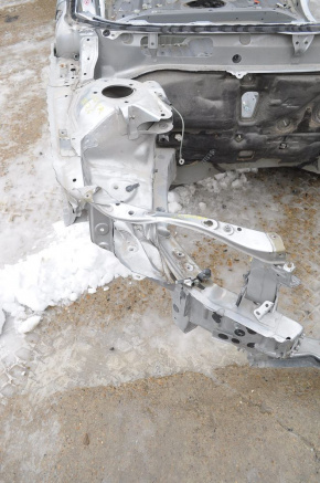 Четверть передняя правая Toyota Camry v55 15-17 usa серебро, загнут лонжерон и пистолет