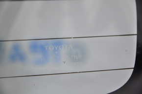 Стекло заднее двери багажника Toyota Prius 50 16- малое