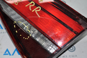 Ліхтар внутрішній кришка багажника правий VW Jetta 16-18 USA галоген темний, подряпини скол