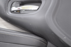 Обшивка двери карточка передняя левая Nissan Murano z52 15-17 черн кожа, примята, поцарапана