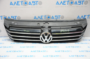 Решетка радиатора grill со значком VW Passat b7 12-15 USA слом 2 креп
