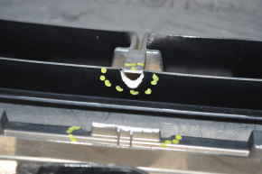 Решетка радиатора grill в сборе Hyundai Santa FE Sport 13-16 дорест надломана внутри