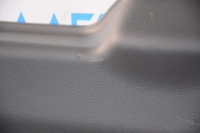 Обшивка дверей багажника нижня Nissan Rogue 14-20 черн, подряпини