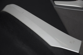 Обшивка двери карточка задняя правая Toyota Prius 30 10-15 тряпка серая, потерта накладка ручки