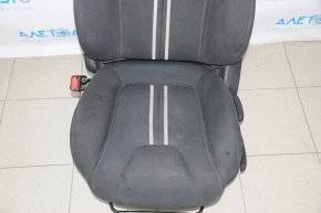 Сидіння водія Dodge Dart 13-16 SXT без airbag, механічні, ганчірка черн, надрив внизу