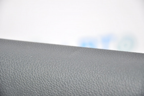 Обшивка двери карточка передняя правая Kia Optima 16- черн с сер, примята