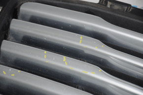 Решетка радиатора grill правая Lincoln MKC 15-18 дорест хром, обломано крепление, дефект хрома