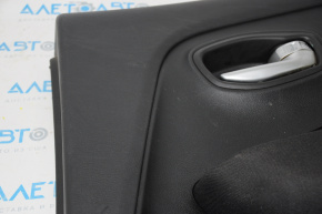 Обшивка двери карточка задняя правая Jeep Renegade 15- черн тряпка, потерта