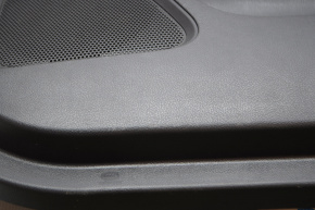 Обшивка дверей картка перед прав Mitsubishi Outlander 14-21 чорна з чорною вставкою шкіра, молдинг сірий під карбон структура, подряпини