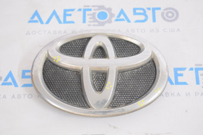 Эмблема решетки радиатора grill Toyota Camry v40 тычки на хроме