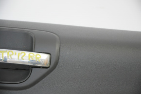 Обшивка двери карточка задняя правая Jeep Patriot 11-17 пластик и кожа, черная, потерта
