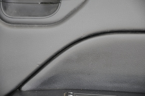 Обшивка двери карточка передняя правая Jeep Patriot 11-17 пластик и кожа, черная, потерта