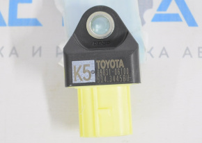 Датчик подушки безпеки задній правий Toyota Camry v70 18-