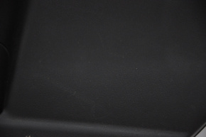 Обшивка двери карточка задняя правая Subaru Outback 15-19 черн с беж вставкой сер полоса примята