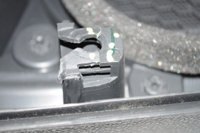 Обшивка двери карточка задняя правая VW Passat b7 12-15 USA черн с серой вставкой царапины дефект креп.