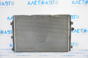 Радиатор охлаждения вода VW Jetta 11-14 USA 2.0 TDI примят
