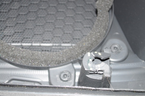 Обшивка дверей картка зад лев VW Passat b7 12-15 USA черн з сіркою вставкою дефект кріплень