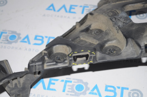 Крепление заднего бампера левое Ford Transit Connect MK2 13- сломано крепление
