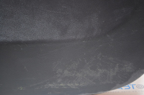 Обшивка двери багажника нижняя Nissan Rogue 14-20 черн, царапины затерта