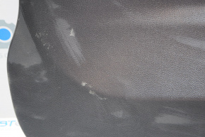 Обшивка дверей багажника нижня Nissan Rogue 14-20 черн, подряпини затерта