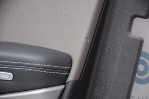 Обшивка двери карточка передняя правая Hyundai Santa FE Sport 13-18 черн с серой вставкой дефект