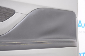 Обшивка двери карточка передняя правая Buick Encore 13-16 сер, царапины, вздулась кожа