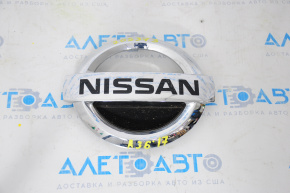 Емблема значок решітки радіатора Nissan Maxima A36 16-18 дорест, обламана засувка