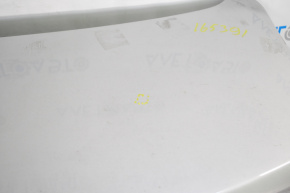 Кришка багажника Infiniti Q50 14-17 срібло K23, надірвана біля кріплень молдинга стусана