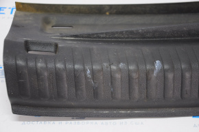 Накладка проема багажника VW Tiguan 09-17 черн, царпины, трещина