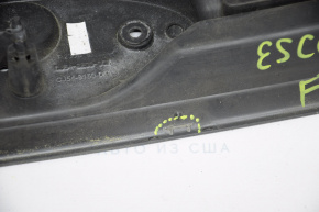 Решетка радиатора grill Ford Escape MK3 13-16 дорест без эмблемы хром полоска, обломано крепление
