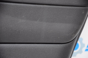 Обшивка двери карточка задняя правая Jeep Patriot 11-17 под мех стекл, черная, царапины