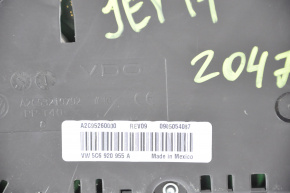 Щиток приборов VW Jetta 11-18 USA 1.4T 1.8T 2.0 135k царапины, сломано крепление