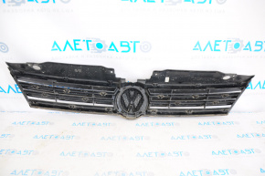 Решітка радіатора grill VW Jetta 11-14 USA із позначкою, дефект лаку
