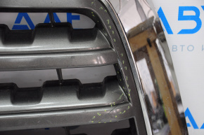 Решетка радиатора grill Toyota Sequoia 08-16 с эмблемой, трещина, вздут хром