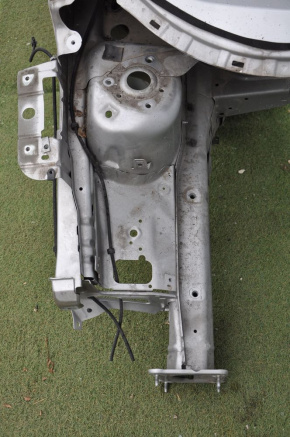 Чверть передні праві Ford Escape MK3 13-16 дорест, срібло
