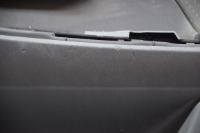 Обшивка двери карточка передняя правая Toyota Prius V 12-17 тряпка темно-серая, царапина, вмятины