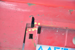 Порог левый Toyota Prius V 12-17 красный, трещины
