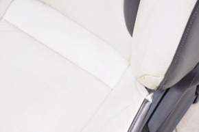 Водительское сидение Toyota Prius 50 16- с airbag, механич, кожа белая с черн затерта