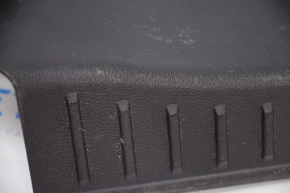 Накладка проема багажника Ford Focus mk3 11-18 4d центр, черн, царапины