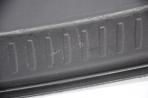 Накладка отвору багажника Chevrolet Malibu 13-15 чорна, подряпини