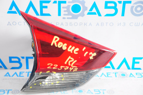Ліхтар внутрішній кришка багажника лівий Nissan Rogue 17- битий