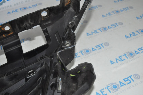 Решетка радиатора grill Mazda 6 13-17 в сборе со значком, царапины, тычки на хроме, слом креп