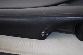 Обшивка дверей картка перед прав Dodge Dart 13-16 черн c сірою вставкою, бруд на шкірі