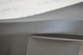 Накладка задней стойки нижняя левая Ford Fiesta 11-19 4d черн, царапина
