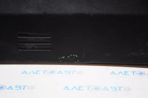Обшивка двери багажника нижняя Nissan Rogue 14-20 черн, затерта