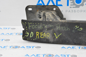 Усилитель заднего бампера Ford Focus mk3 11-18 4d прижат с краю