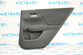 Обшивка двери карточка задняя правая Honda Accord 13-17 черн с черн вставкой кожа, подлокотник кожа, надрыв, затерта