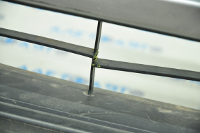 Бампер передний голый Mitsubishi Eclipse Cross 18- серебро, замят, трещины в решетке